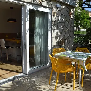 https://apartments-eta-cres.primorje-gorskikotar.com