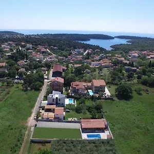 https://holiday-home-petrovic.pula-hotels.org