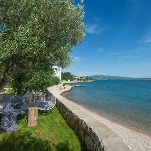 https://maruna-house.hotelinzadar.com